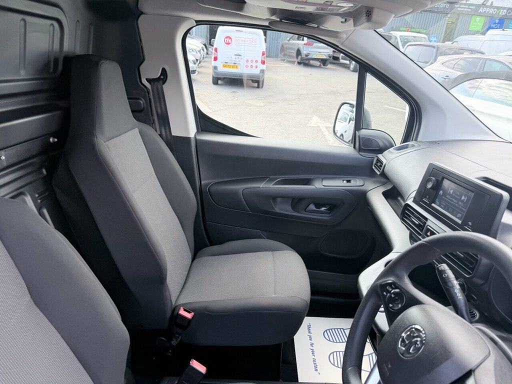 Vauxhall Combo-e Life 50Kwh Se 7 Seat, 7.4Kw Charger #9