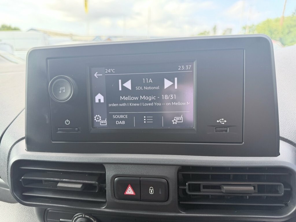 Vauxhall Combo-e Life 50Kwh Se 7 Seat, 7.4Kw Charger #21