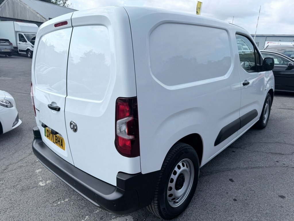 Vauxhall Combo-e Life Mpv White #4