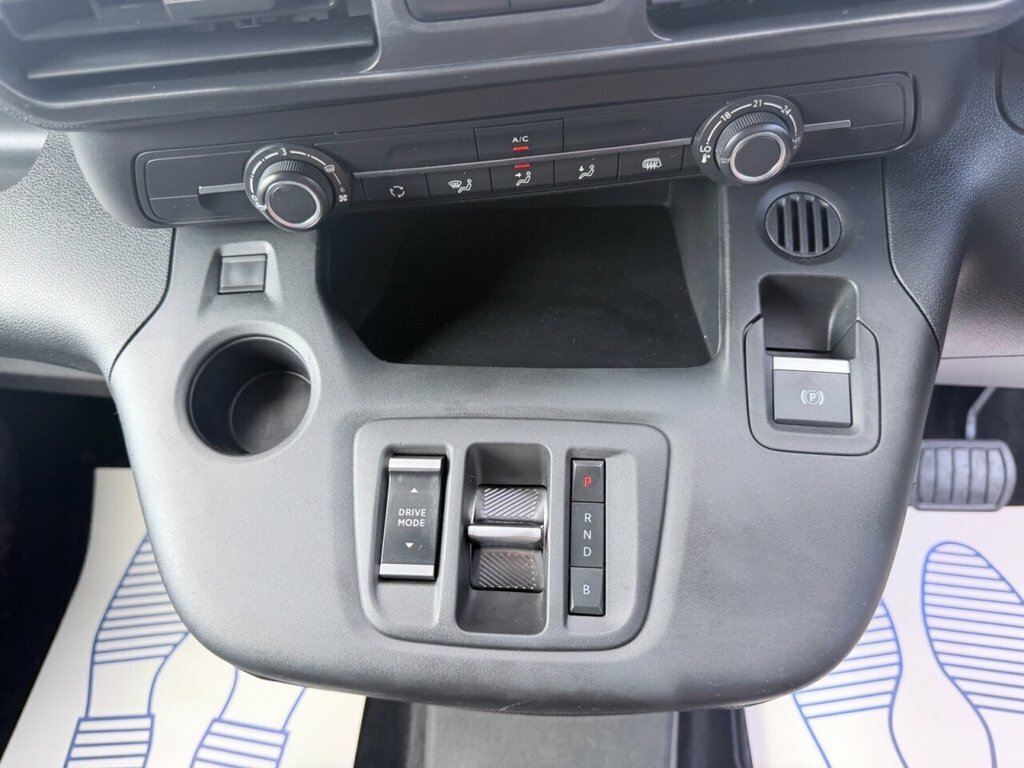 Vauxhall Combo-e Life 50Kwh Se 7 Seat, 7.4Kw Charger #23