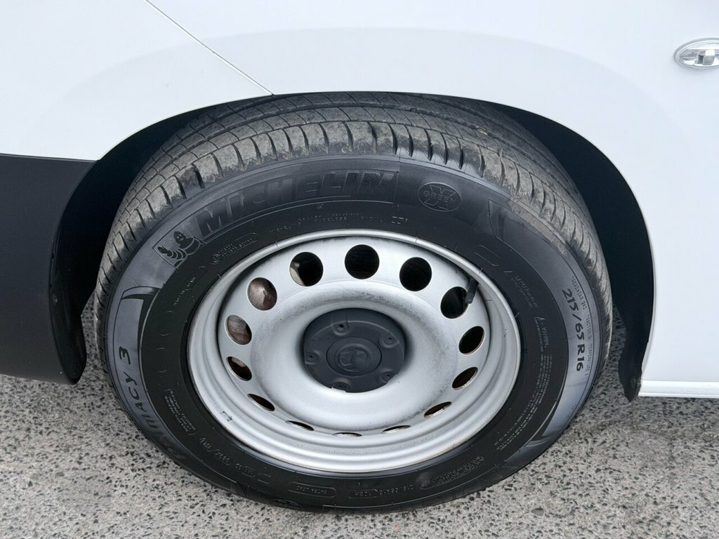 Vauxhall Combo-e Life 50Kwh Se 7 Seat, 7.4Kw Charger #17