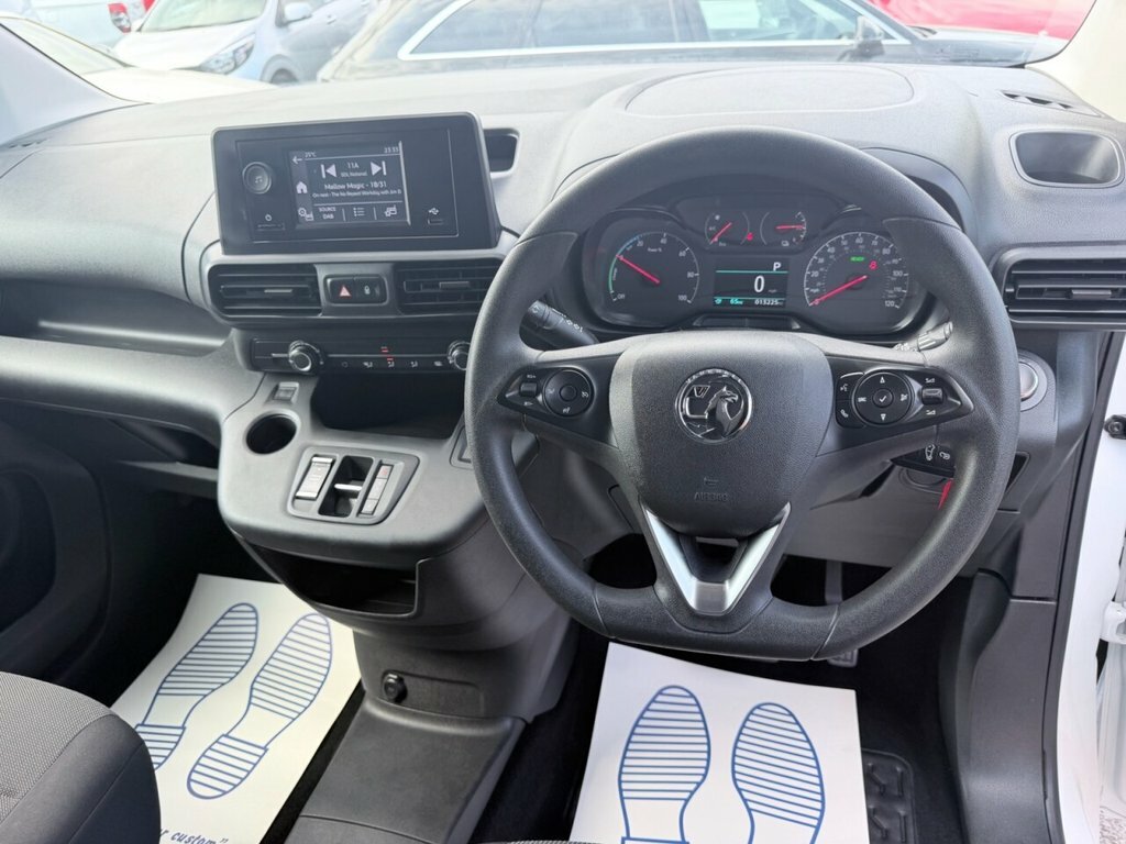 Vauxhall Combo-e Life Mpv White #6