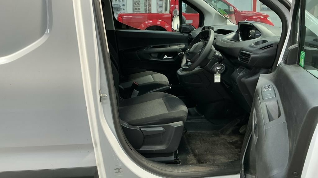 Peugeot Partner Professional White #10