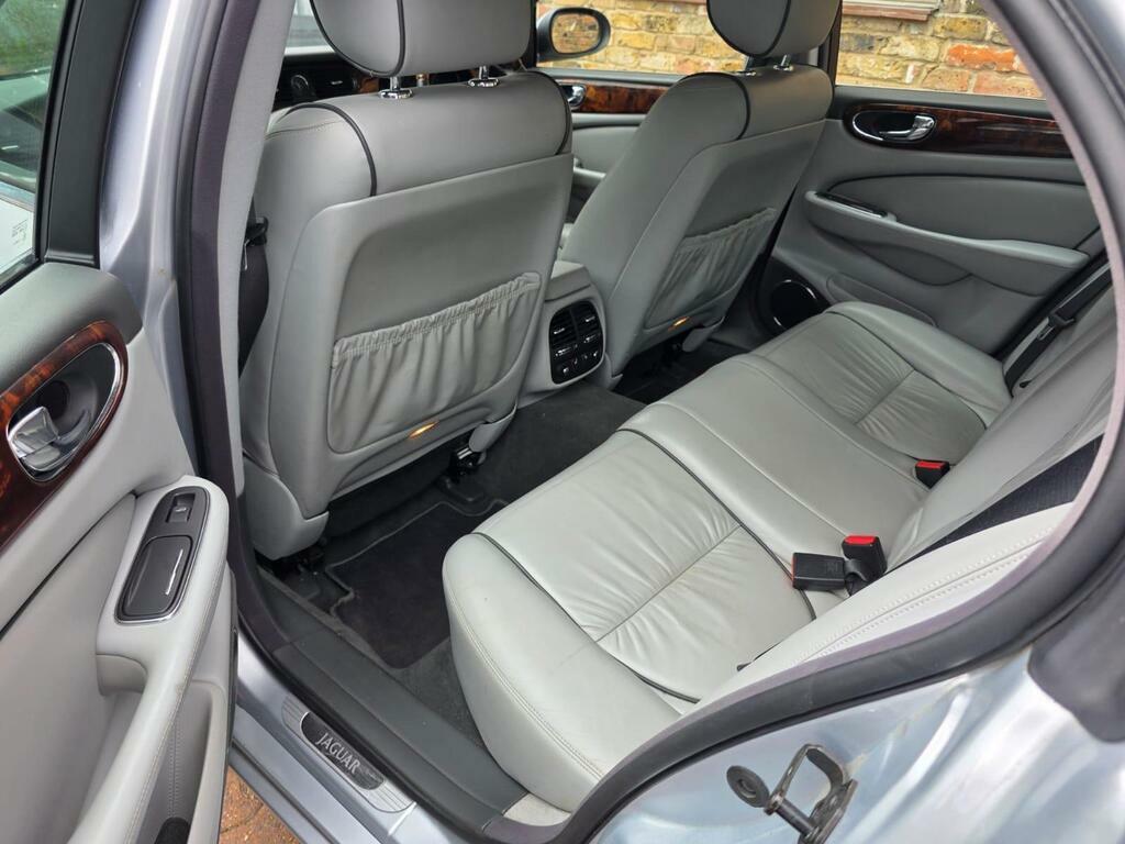 Jaguar XJ Tdvi Sport Premium Saloon Blue #18