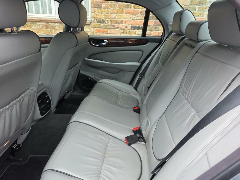 Jaguar XJ Tdvi Sport Premium Saloon Blue #19