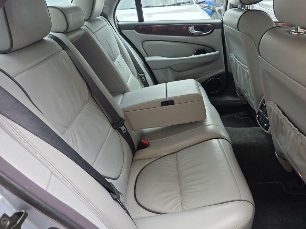 Jaguar XJ Tdvi Sport Premium Saloon Blue #16