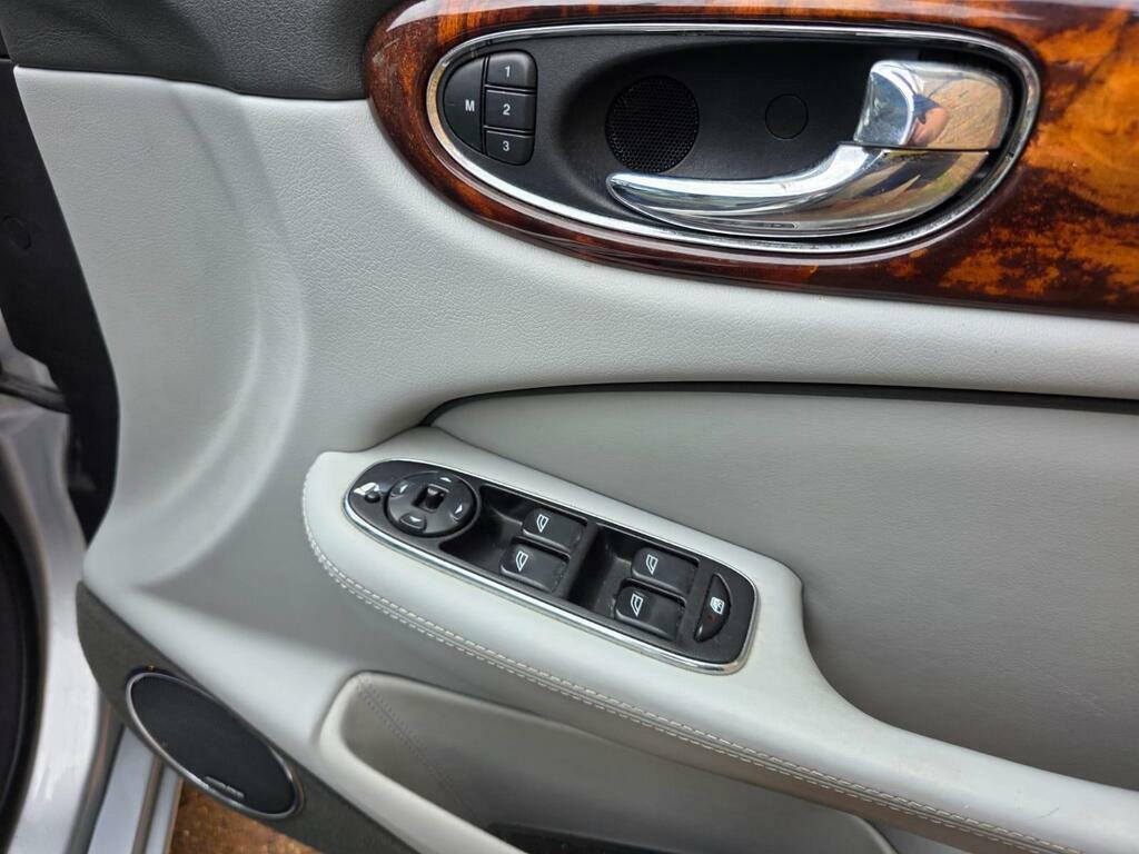 Jaguar XJ Tdvi Sport Premium Saloon Blue #35