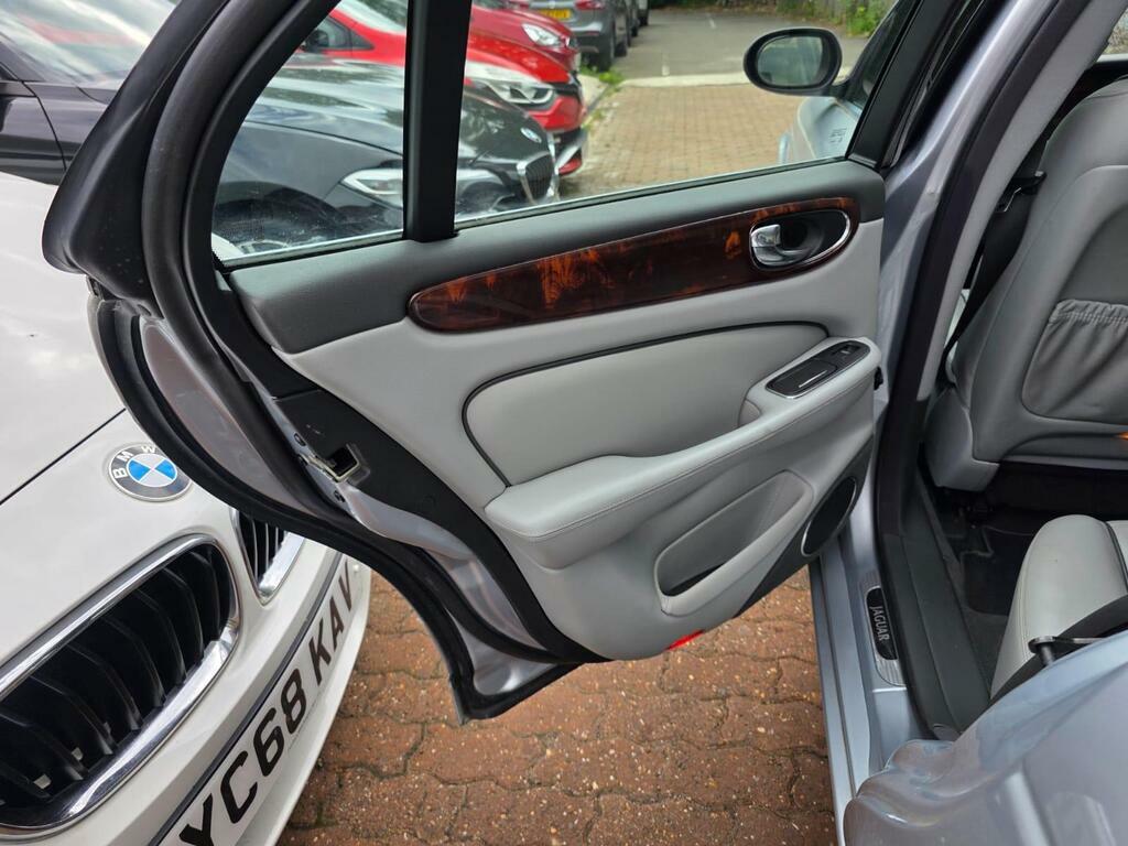 Jaguar XJ Tdvi Sport Premium Saloon Blue #39