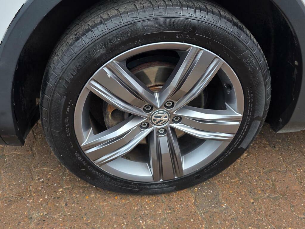 Volkswagen Tiguan Allspace R-line Tech Black #50