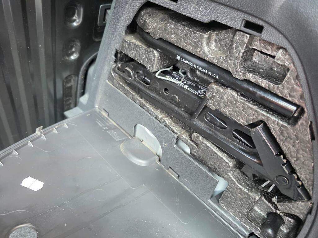 Vauxhall Corsa Hatchback 1.4 16V Se Euro 5 Silver #52