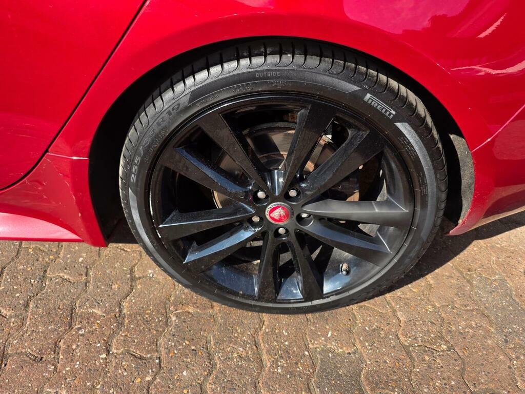 Jaguar XE R-sport Black #38