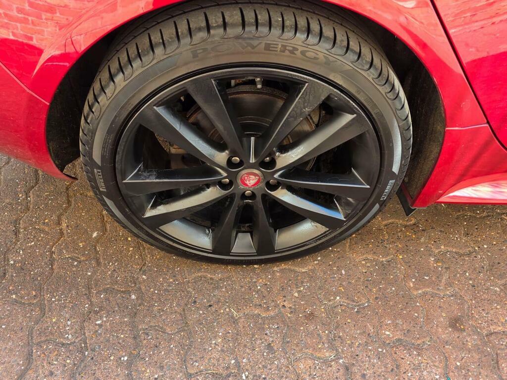 Jaguar XE R-sport Black #41