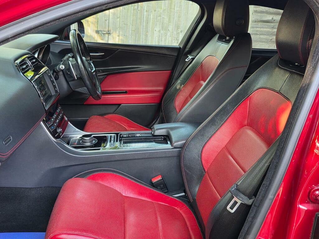Jaguar XE R-sport Black #62