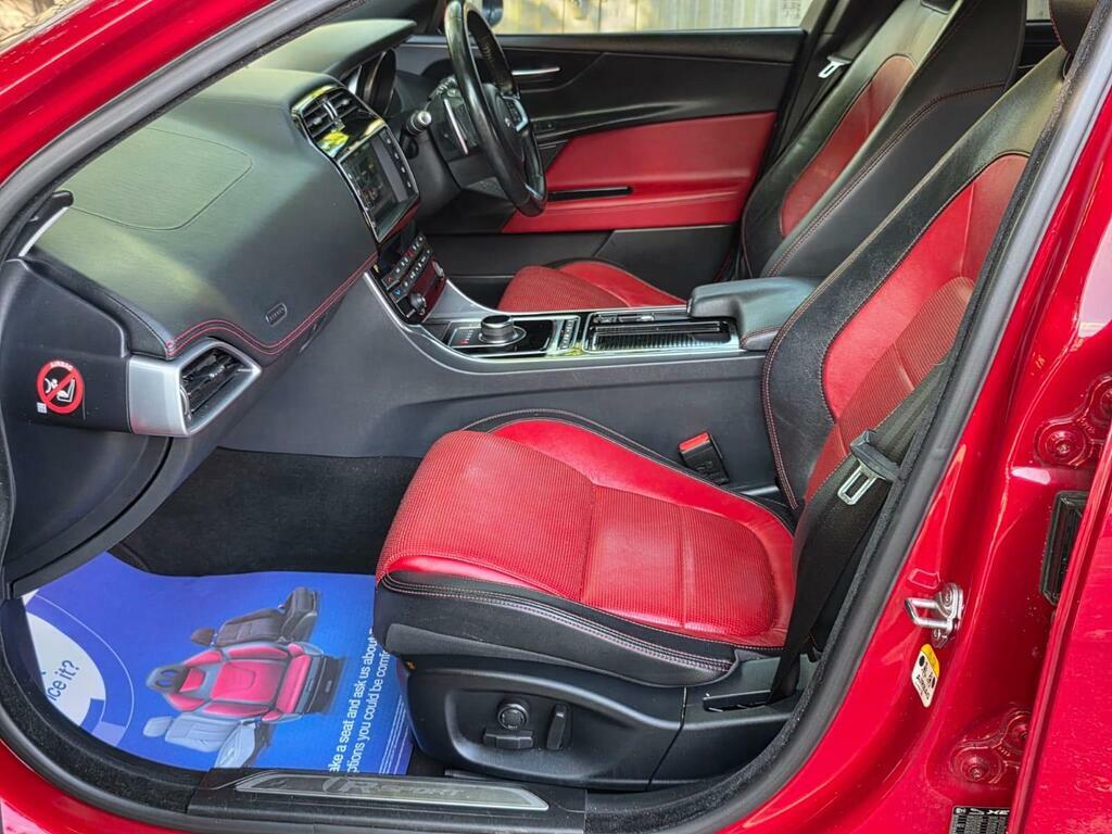 Jaguar XE R-sport Black #60