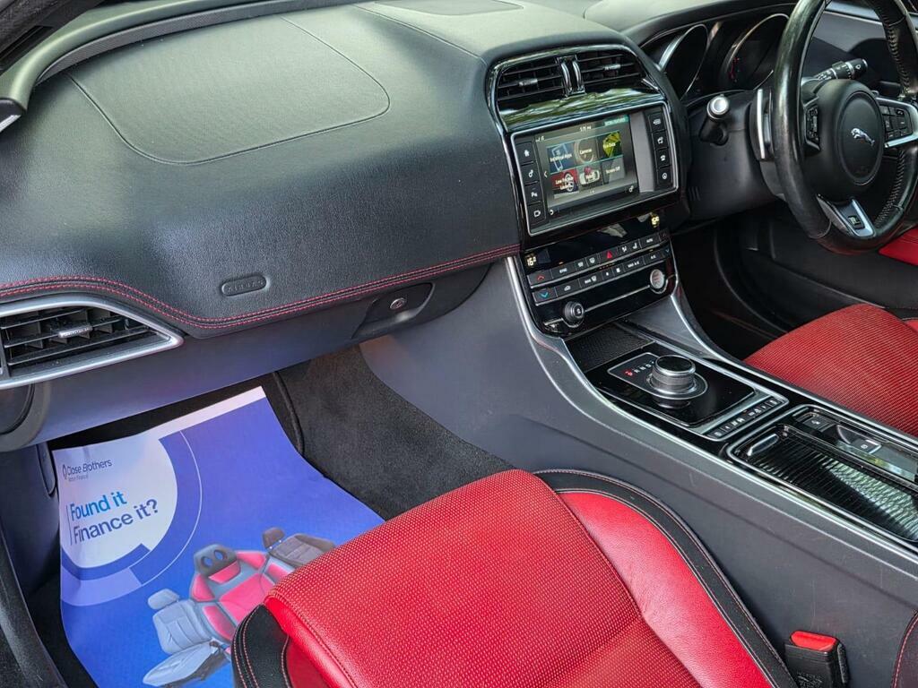 Jaguar XE R-sport Black #12