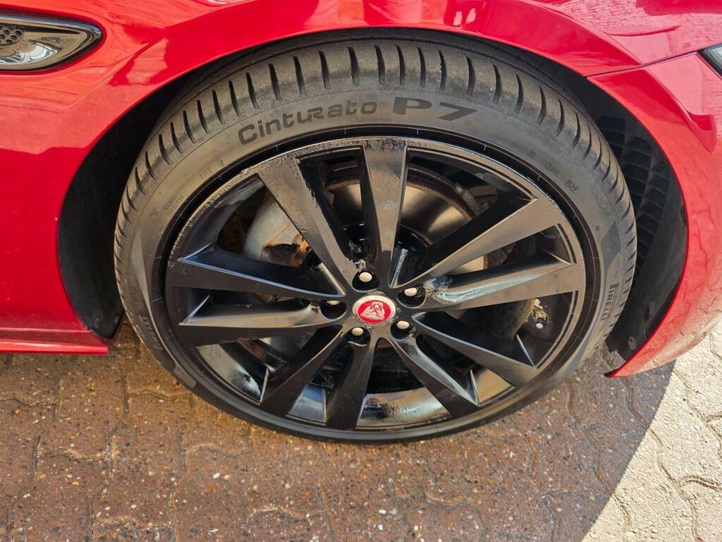 Jaguar XE R-sport Black #40