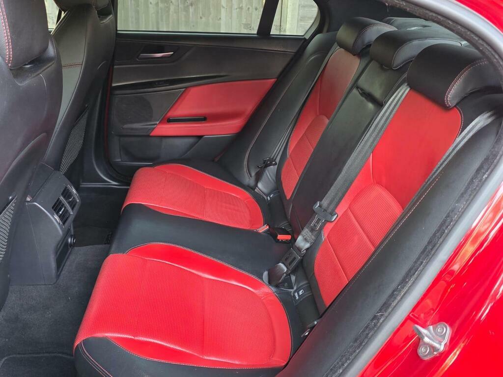 Jaguar XE R-sport Black #17