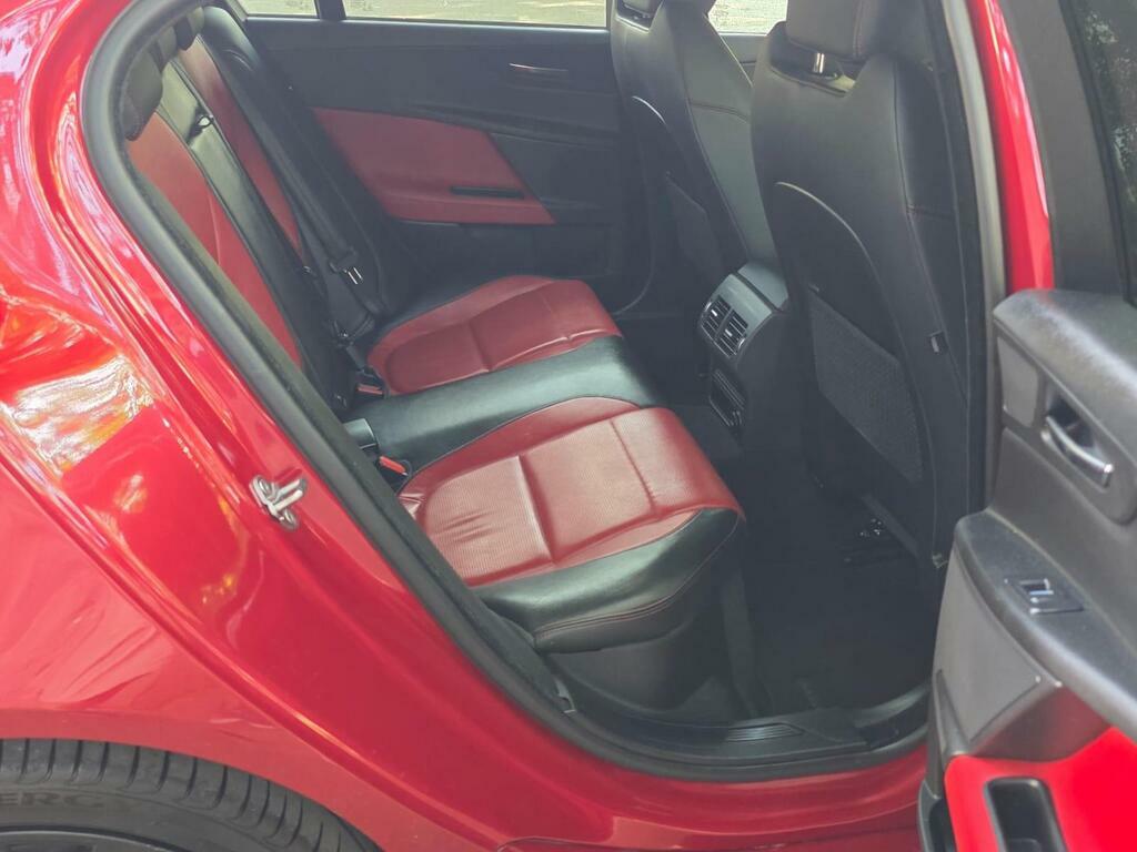 Jaguar XE R-sport Black #18