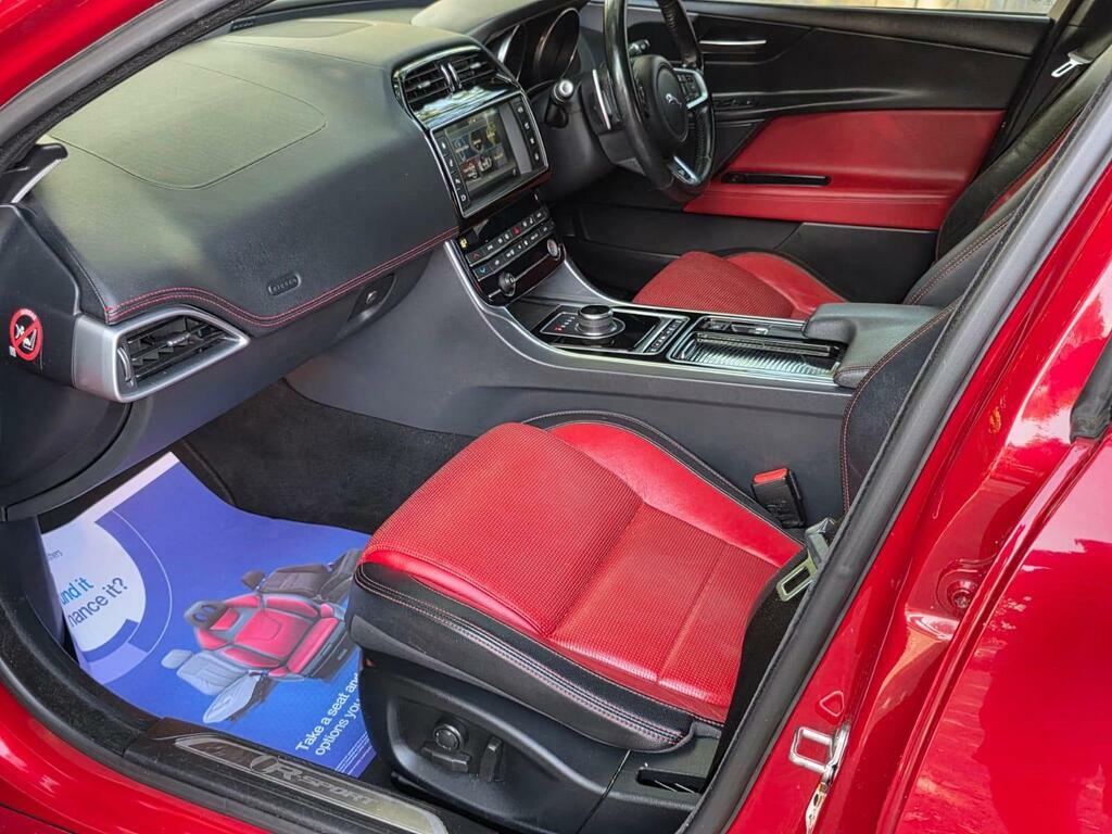 Jaguar XE R-sport Black #61