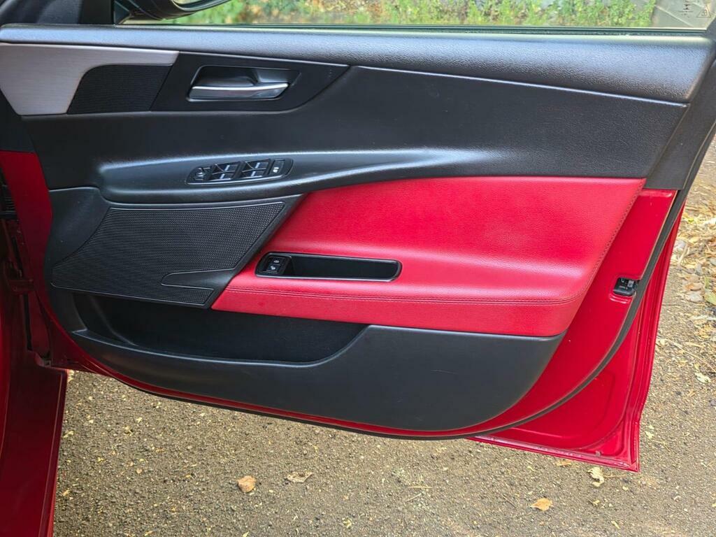 Jaguar XE R-sport Black #34