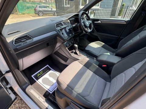 Volkswagen Tiguan 2L Se Navigation Black #24