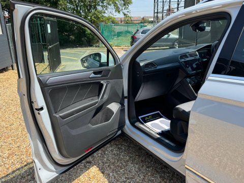 Volkswagen Tiguan 2L Se Navigation Black #22
