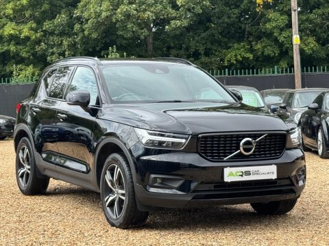 Volvo XC40 1.5 T3 R-design Black #2