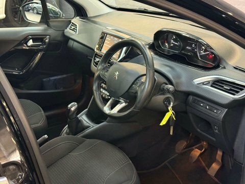 Peugeot 208 1.2 208 Tech OV68WGD Black #2
