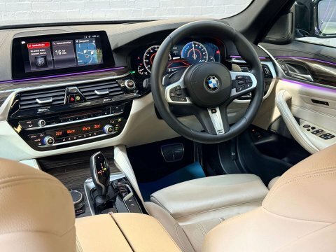 BMW 5 Series 2.0 530E M YK68FYV Black #2