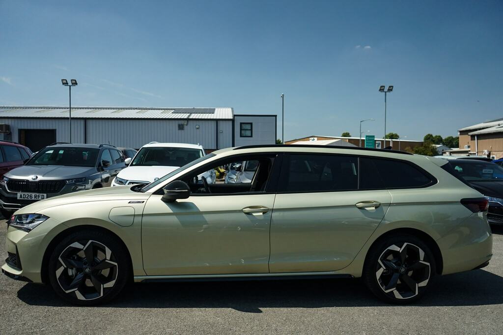 Skoda Superb 1.5 Tsi Iv Sportline Dsg BV26RHK Yellow #4