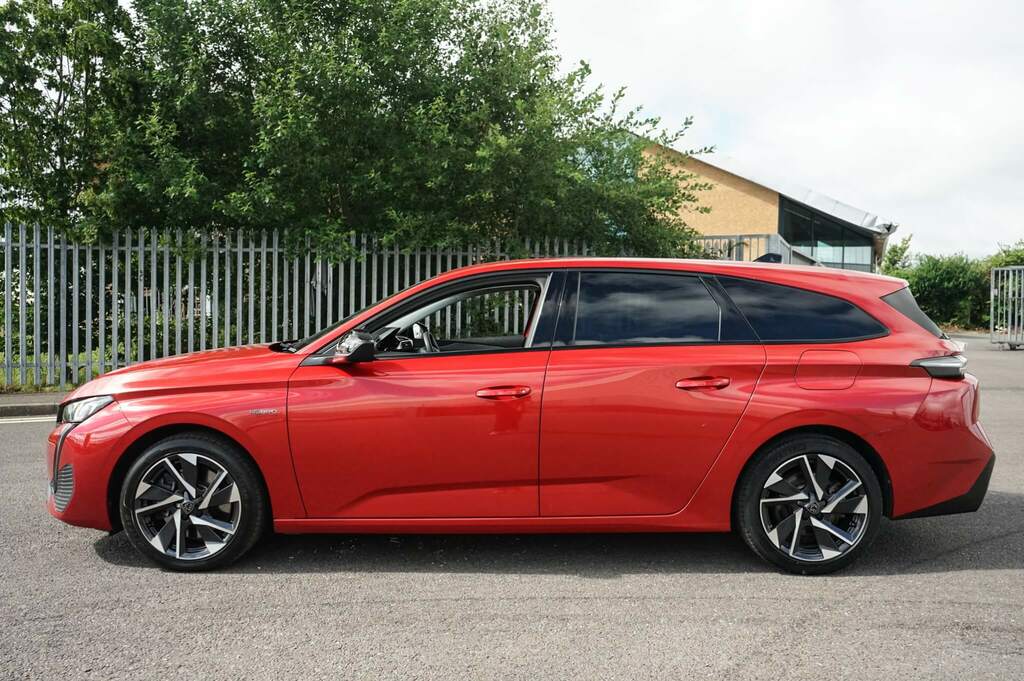 Peugeot 308 1.6 Plug-in Hybrid Allure Premium E-eat8 Red #6