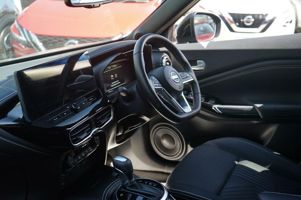 Nissan Juke 1.6 Hybrid Tekna OV75FWY Black #2