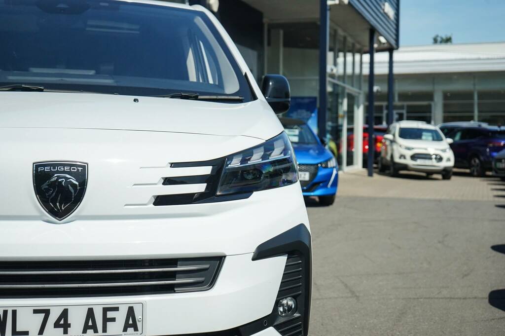 Peugeot e-Traveller 100Kw Allure Standard 8 Seat 75Kwh White #5
