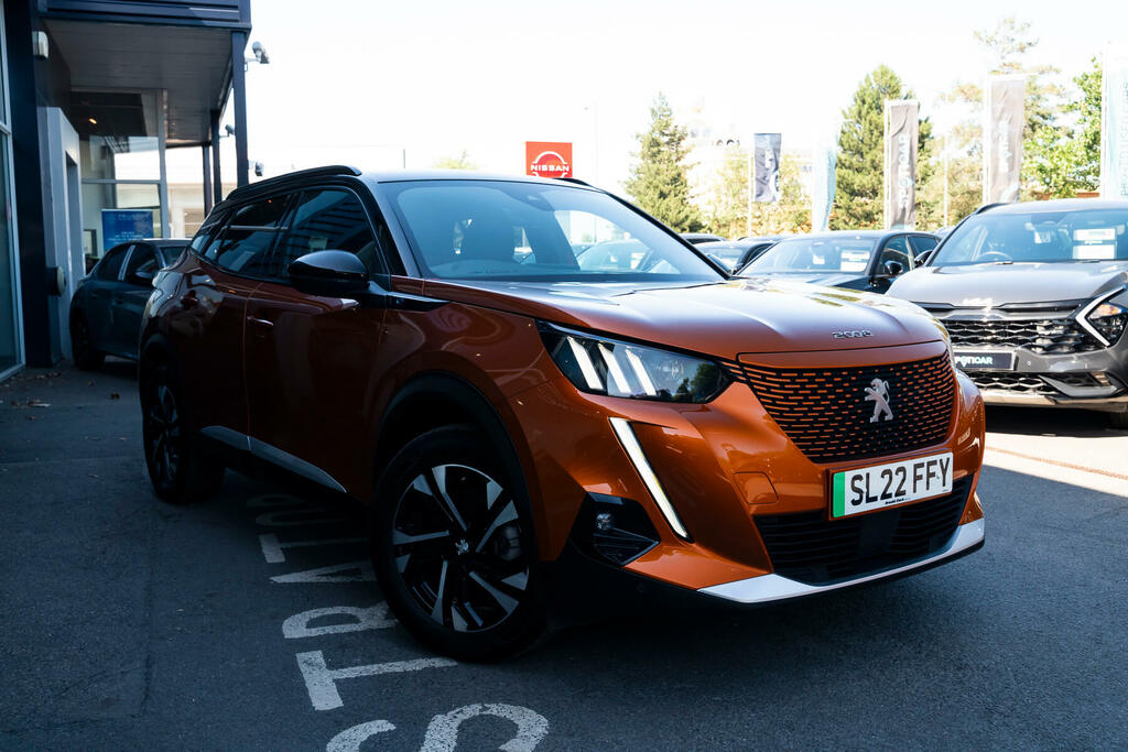 Peugeot e-2008 100Kw Gt 50Kwh Orange