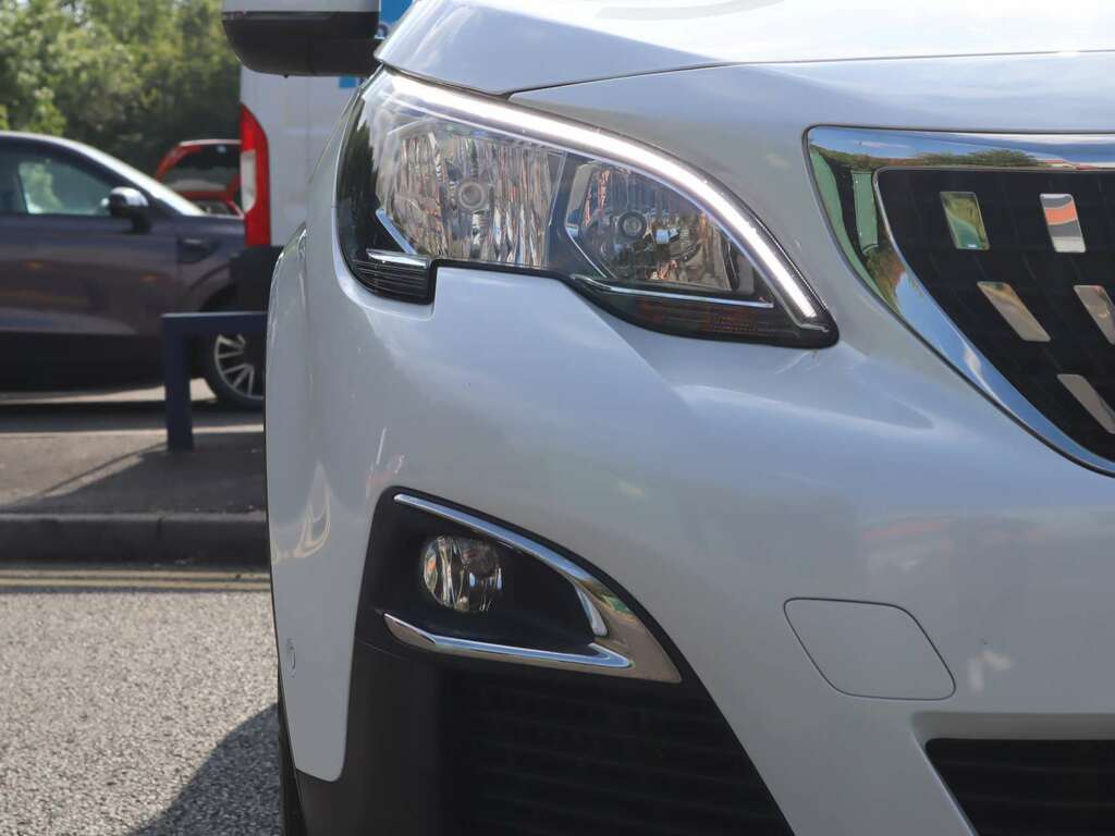 Peugeot 3008 1.6 Hybrid 225 Allure E-eat8 RK20YKZ White #4