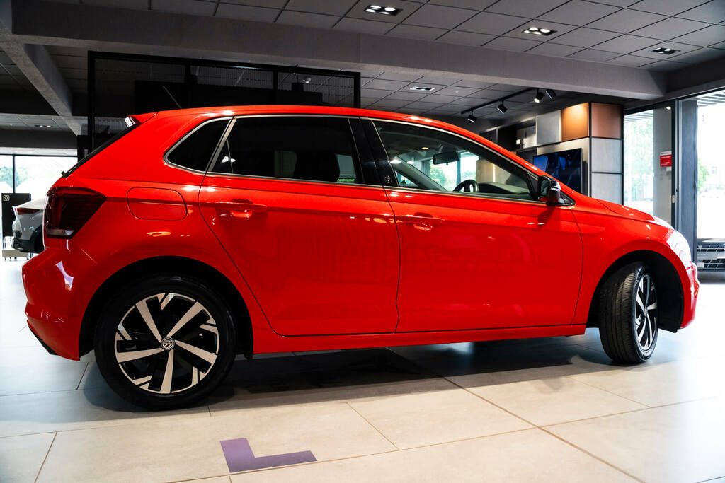 Volkswagen Polo 1.0 Tsi 95 Beats GL68NLF Red #4