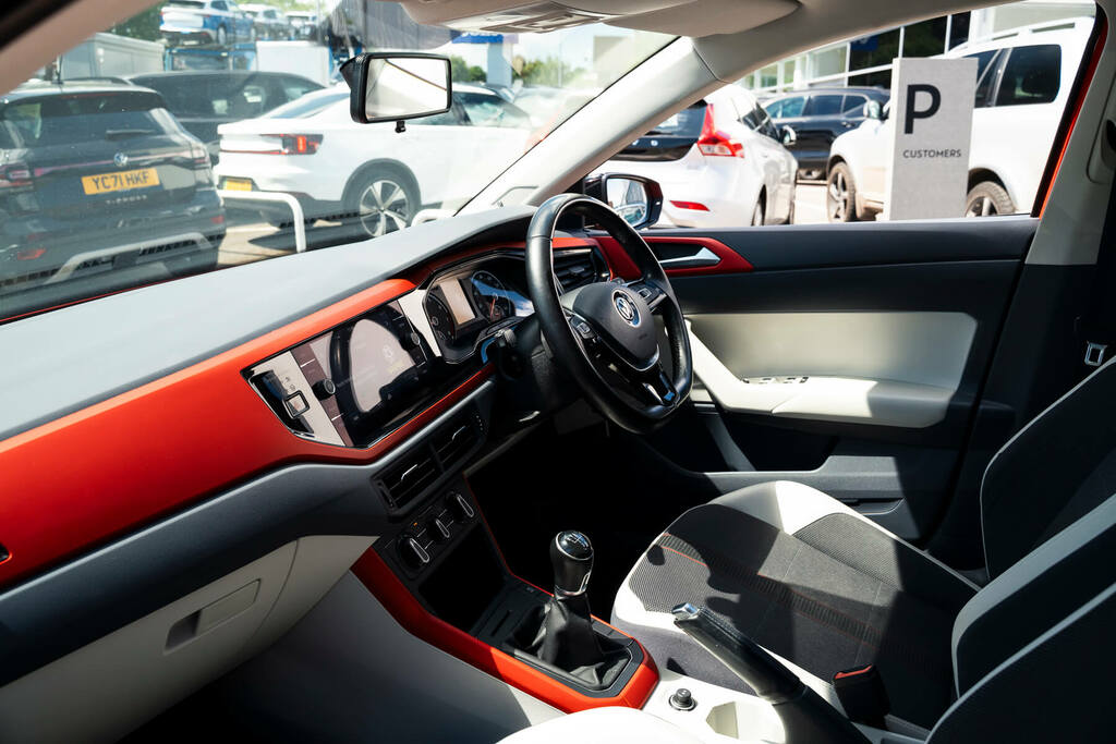Volkswagen Polo 1.0 Tsi 95 Beats GL68NLF Red #2