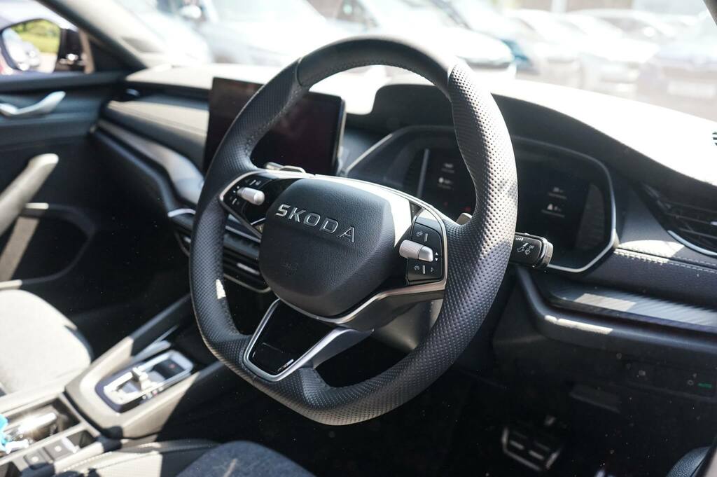 Skoda Octavia 1.5 Tsi 150 E-tec Sportline Dsg Black #6