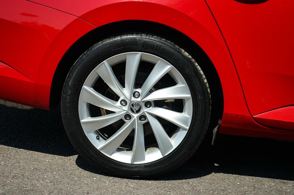 Skoda Superb 1.5 Tsi Se L Executive Red #4