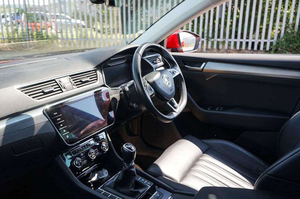 Skoda Superb 1.5 Tsi Se L Executive Red