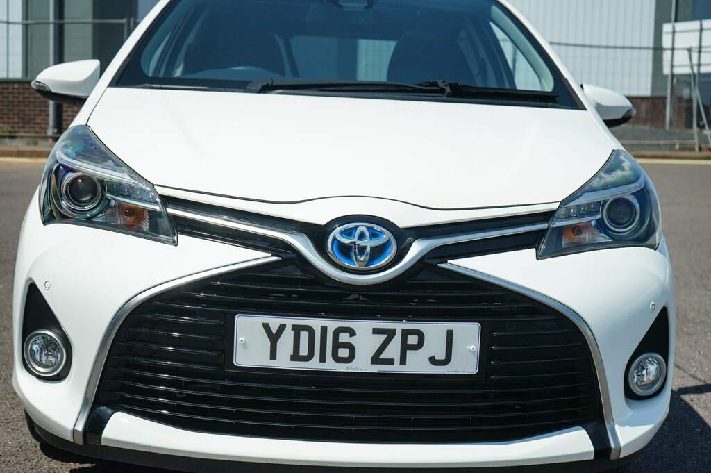 Toyota Yaris 1.5 Hybrid Excel Tss Cvt White #6