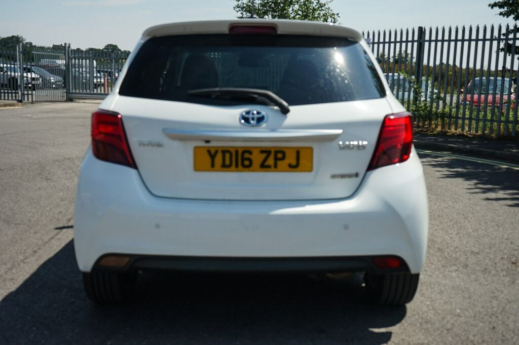 Toyota Yaris 1.5 Hybrid Excel Tss Cvt White #3