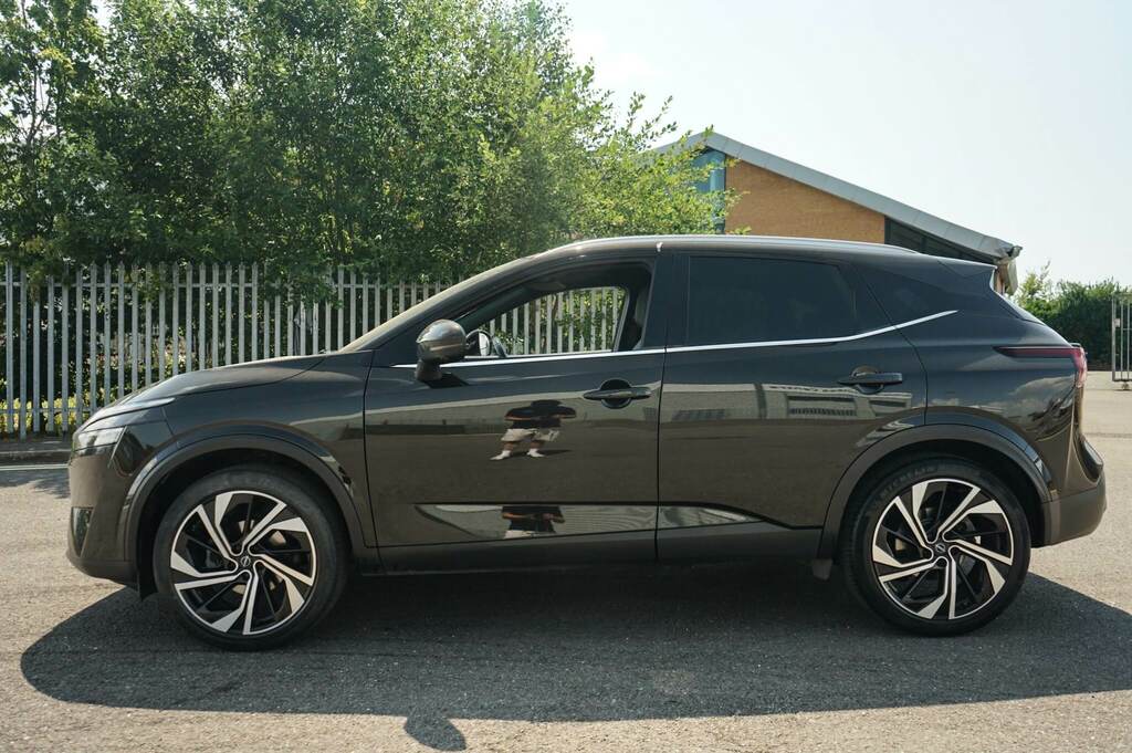 Nissan Qashqai 1.3 Dig-t Mh 158 Tekna VU72NCO Black #4