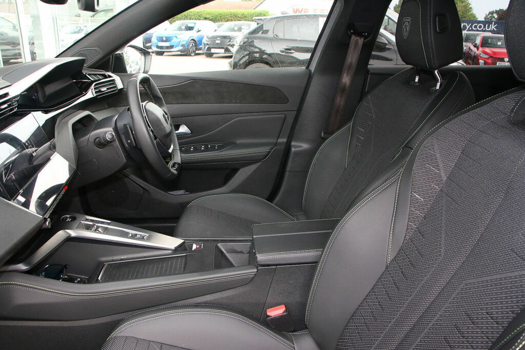 Peugeot 308 1.2 Hybrid 136 Gt E-dsc6 White #29