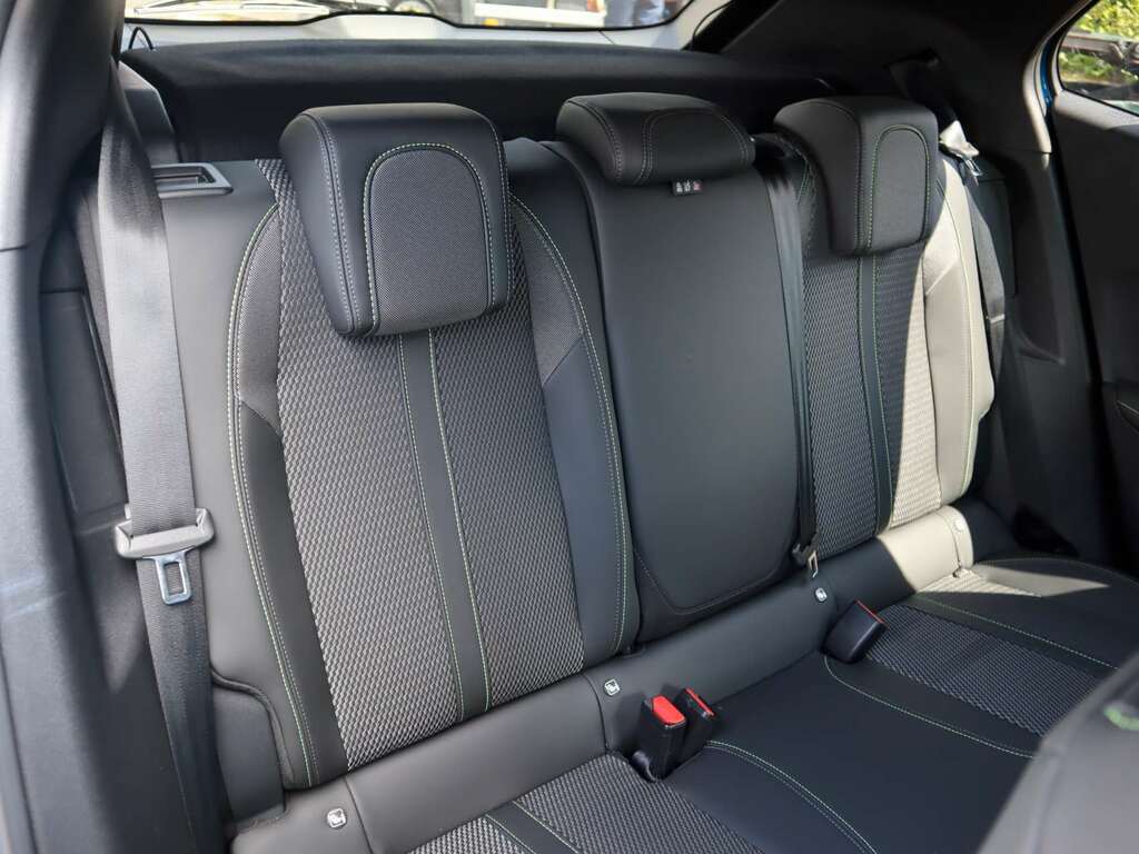 Peugeot e-2008 50Kwh Allure Suv 7Kw Charger #38