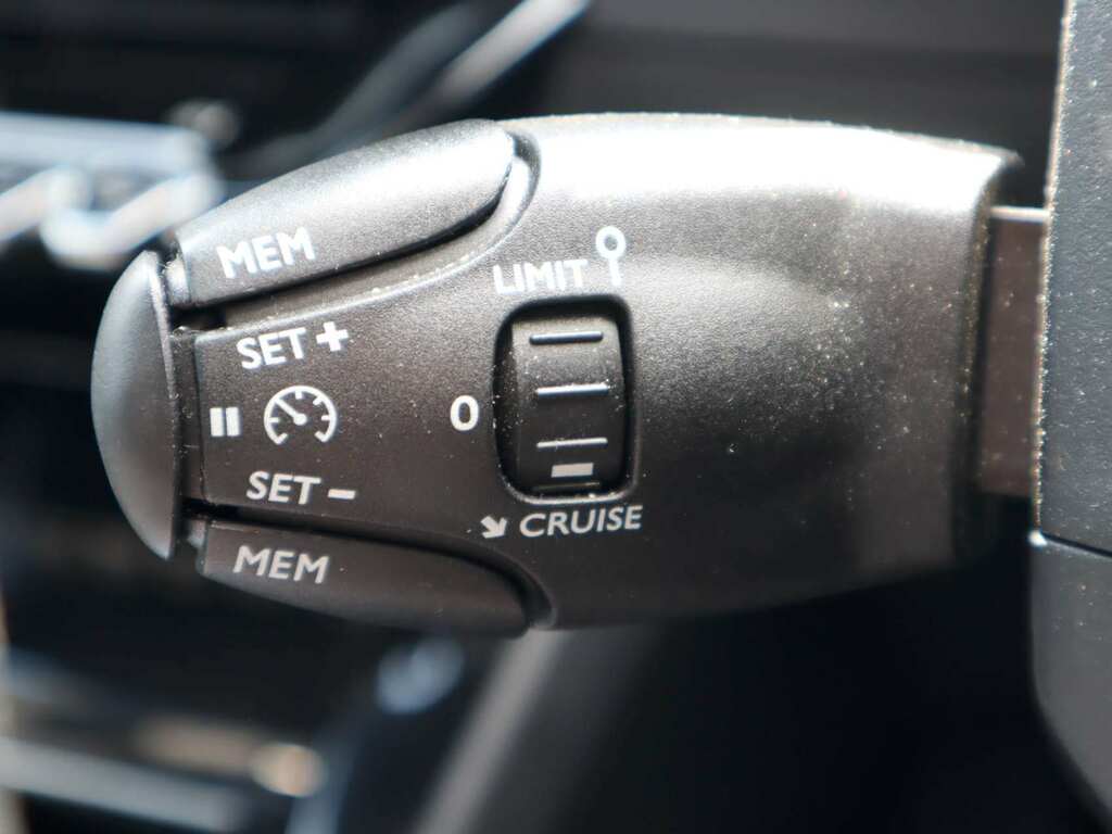 Peugeot e-2008 50Kwh Allure Suv 7Kw Charger #14