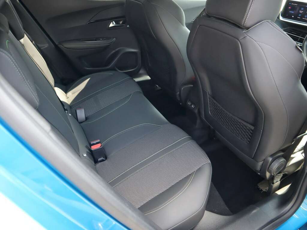 Peugeot e-2008 50Kwh Allure Suv 7Kw Charger #30