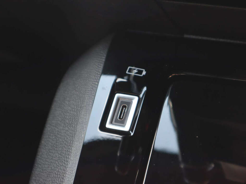 Peugeot e-2008 50Kwh Allure Suv 7Kw Charger #26