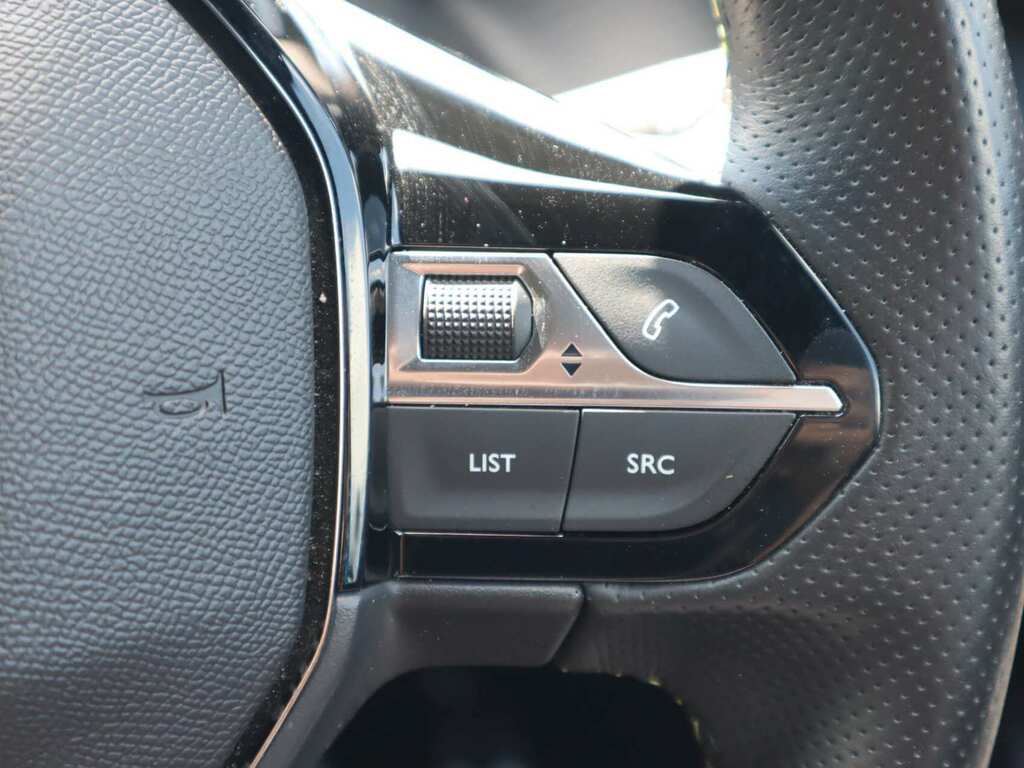 Peugeot e-2008 50Kwh Allure Suv 7Kw Charger #36