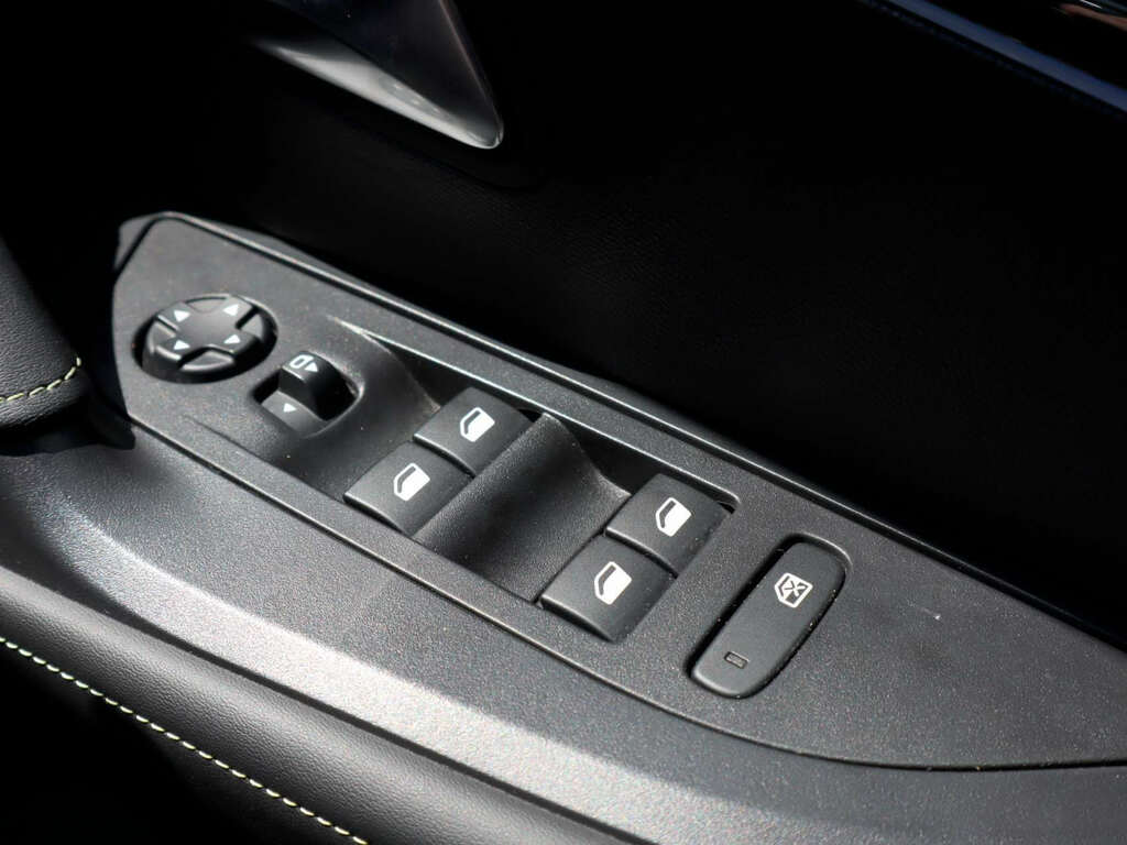 Peugeot e-2008 50Kwh Allure Suv 7Kw Charger #34